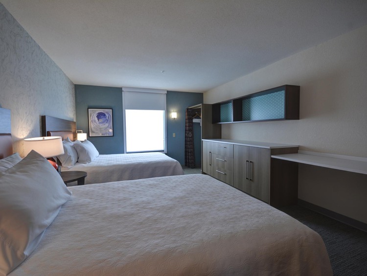 2 queen beds