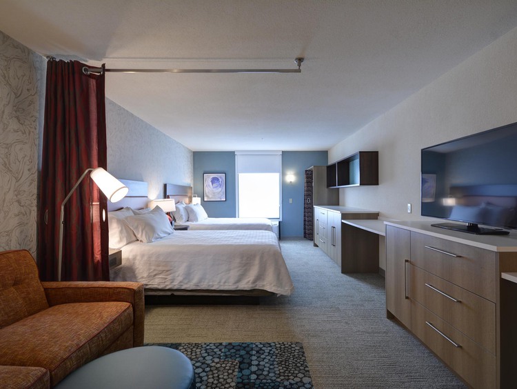 2 queen room with sofar and tv